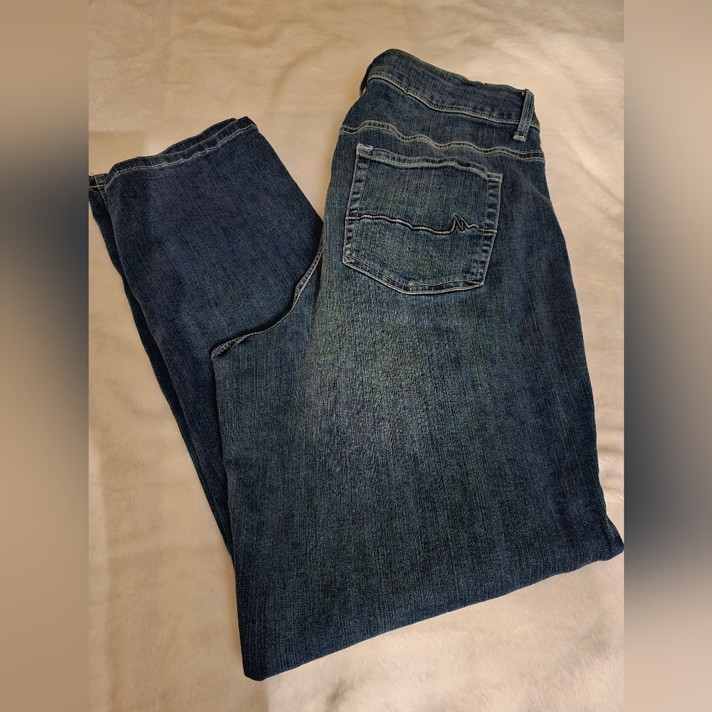 Womens Maurices High Rise Curvy Jeans. Size 16. Used/New Condition. No Flaws.